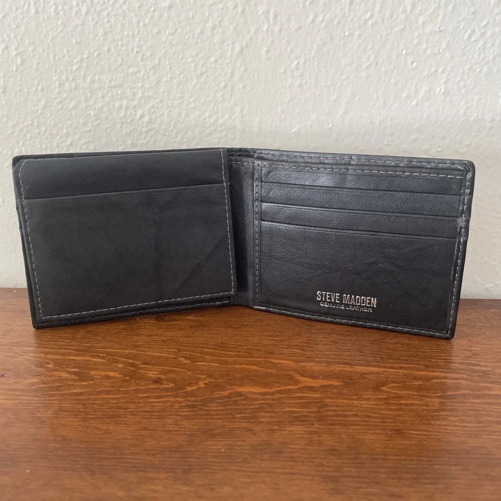 Steve Madden Men's Bi - Fold‎ Black Leather Wallet With Flip ID RFID Card Holder